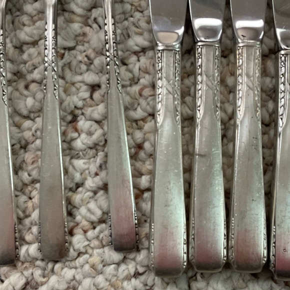 Elegant Silver Flatware Set - Picture 2 of 2